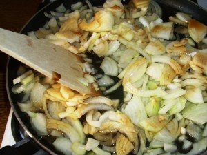 Dukan Diet Recipe: Letcho, Frying Onions